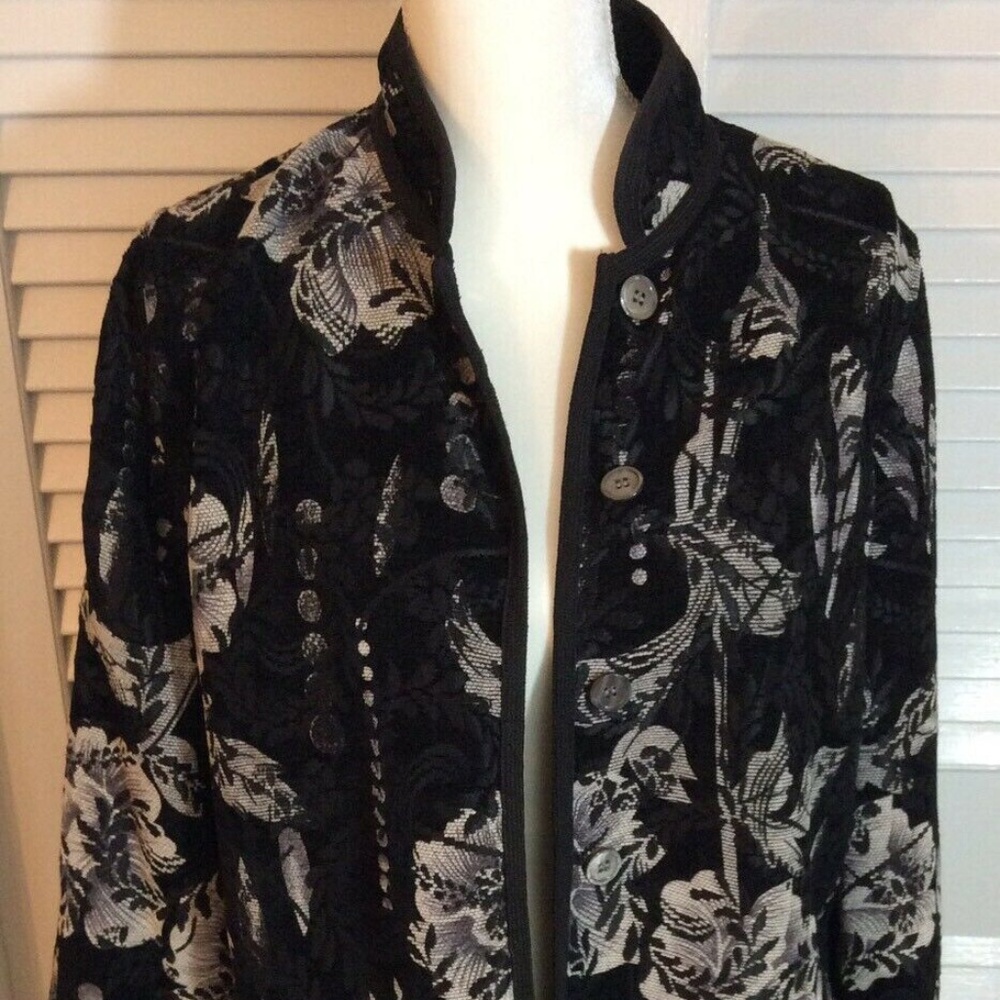 Black & White Floral Reversible To Black Blazer